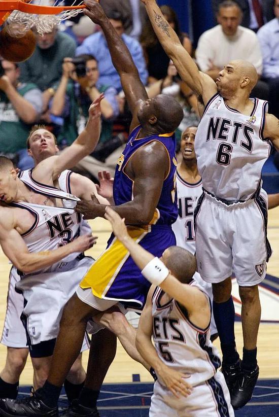 🚨 最新消息：巴塞罗那正密切关注瓦伦西亚的哈维·格拉。 来源：Barça Universal