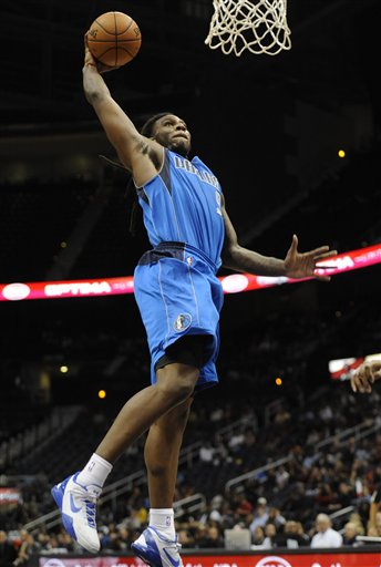 林葳更新社媒分享打高尔夫球照片，并配文：好玩