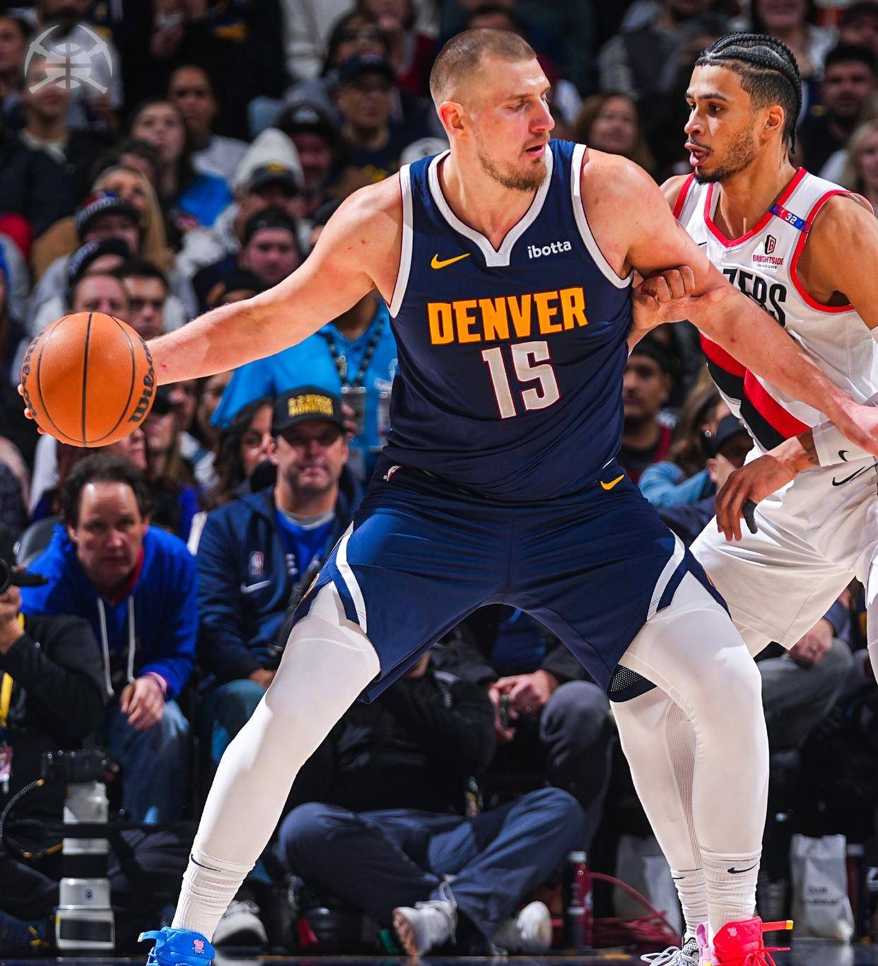 42岁鲍春来现身球场：昔日挚爱罗雪娟嫁豪门儿女双全，他却至今单身引唏嘘