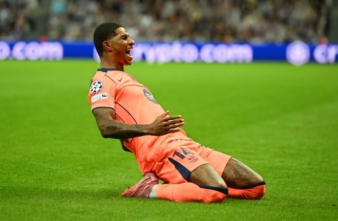 费耶诺德筹划将现有主场升级为下沉式球场，预计能容纳5.6万人