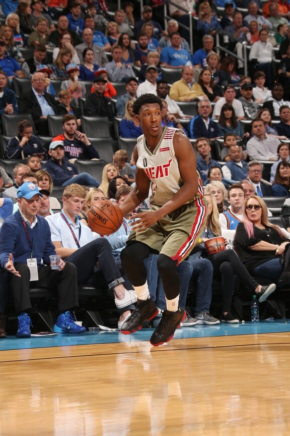 《吸血鬼生存者》评测：子弹天堂的极致生存体验