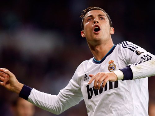 75分钟 ｜🔄｜ 本场首次换人 ⚪⚫ 🟢 若昂·马里奥、奥蓬达登场 🔴 麦肯尼、大卫被换下 #萨索洛vs尤文 [0-3] 来源：尤文官方推特